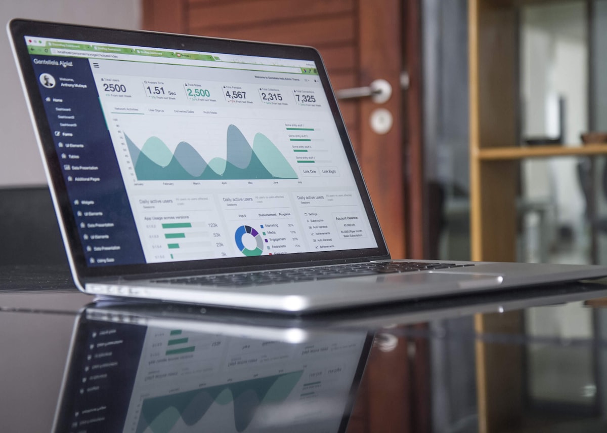 Invoices and calculator — cash that actually moves